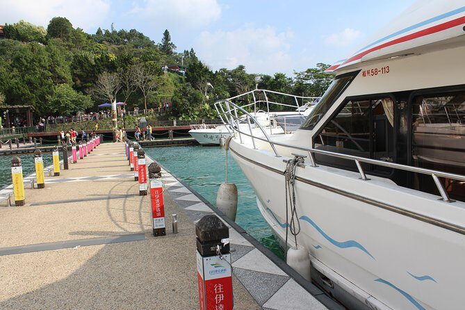 1-day Tour to Sun Moon Lake from Taipei by High Speed Rail - Indigenous lunch at a tribal restaurant: a real taste of place