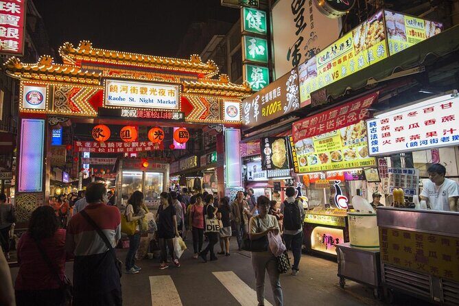 2-hr Raohe Night Market Walking Private Tour with a Tour Guide - Ordering Help and Table Time: Eat Instead of Wrestle