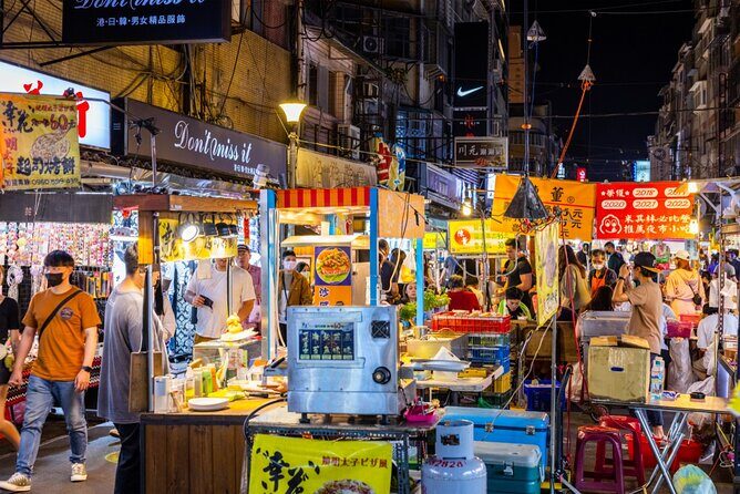 2-hr Raohe Night Market Walking Private Tour with a Tour Guide - Stalls to Seek: Black Pepper Buns and the Best First Bites