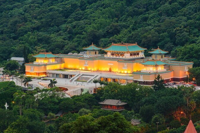 6 Hours Private Charter from Taipei in Shifen and Jiufen - Stop 2: Shifen Old Street and the Train Through-Town Moment