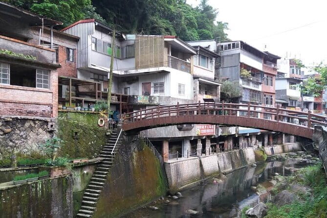 6 Hours Private Charter from Taipei in Shifen and Jiufen - Timing and Transfers: How This 6-Hour Plan Feels On the Ground