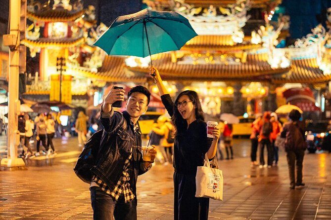 A Magical Evening in Taipei: Private City Tour - Rainbow Bridge and love-locks: a colorful photo break with meaning