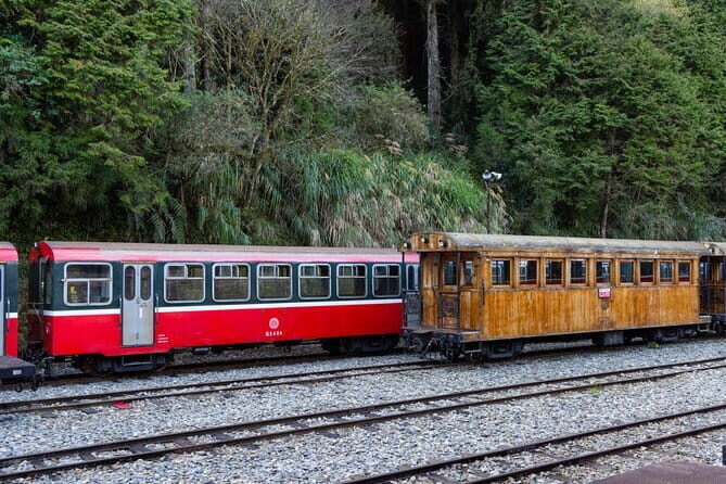 Alishan Join In Day Tour from Taichung (Incl. Park Entrance) - Chukou Visitor Center: the short break that makes the long ride easier
