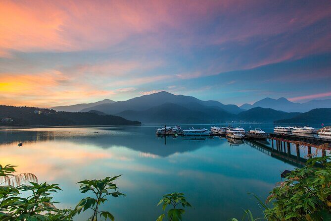 Exclusive 3-Day Sun Moon Lake & Alishan Private Tour - Day 2 in motion: from Chiayi Station to the Alishan Forest Railway