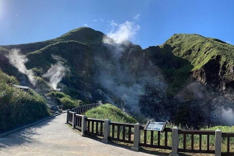 From Taipei: Beitou & Yangmingshan Private Day Tour - Qingtiangang Grassland: the calm hour in the middle of the day
