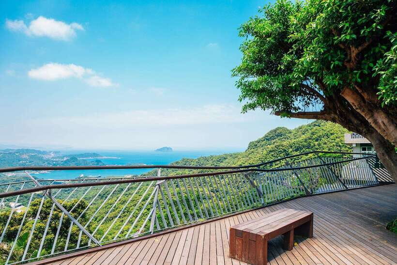 From Taipei: Jiufen & Shifen The Taiwan Charm Day Tour - Golden Waterfall and the Yin-Yang Sea: where the scenery has a reason