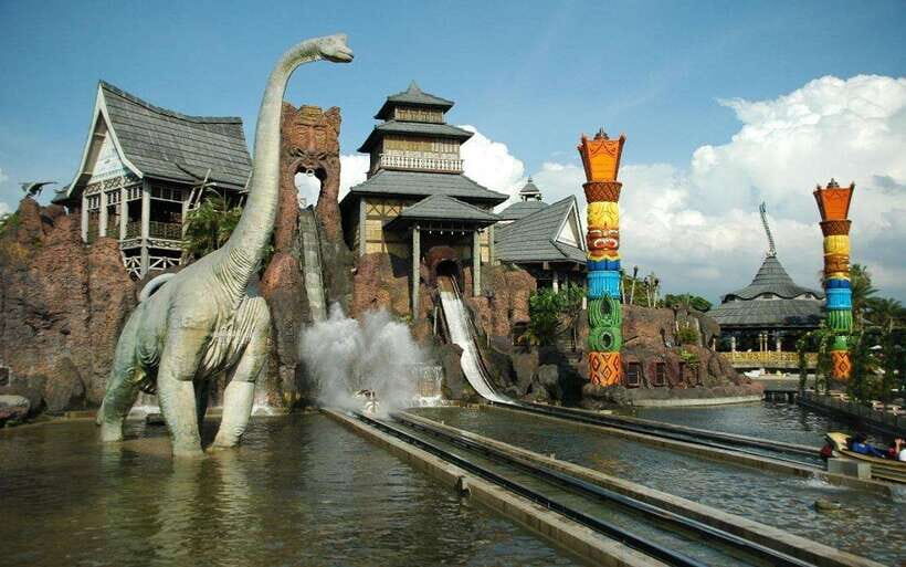 From Taipei: Leofoo Village Entry Tickets + Round Trip Bus - American Wild West: Big Canyon Rapids and Screaming Condor energy