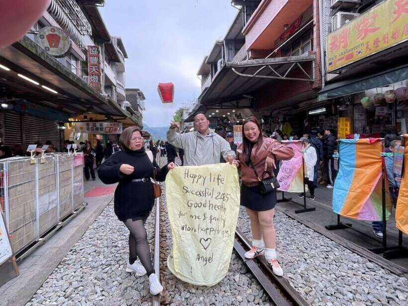 From Taipei: Shifen, Jiufen, and Yehliu Geopark Day Tour - Shifen Old Street: cobblestones, lantern wishes, and a slower kind of magic