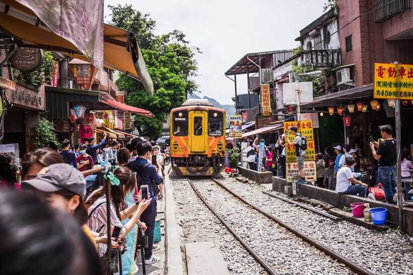 From Taipei: Shifen, Jiufen, and Yehliu Guided Day Trip - Logistics That Matter: Meeting Point, Guide Style, and Group Rhythm