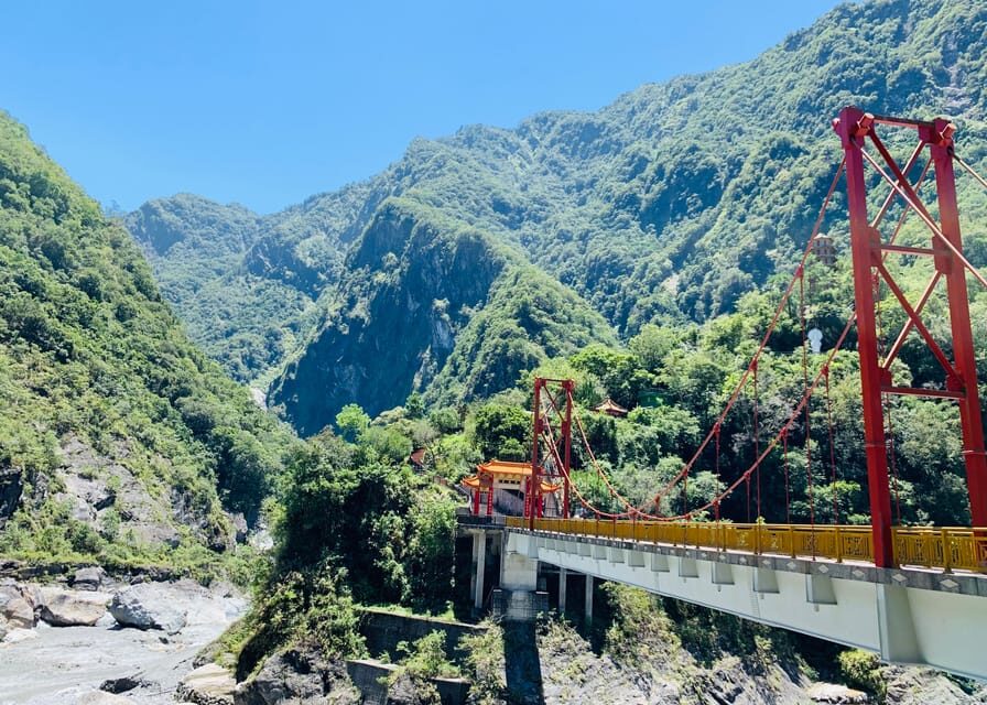 From Taipei: Taroko Gorge Private Tour - Cimu Bridge: marble lions, lotus carvings, and the frog-shaped rock
