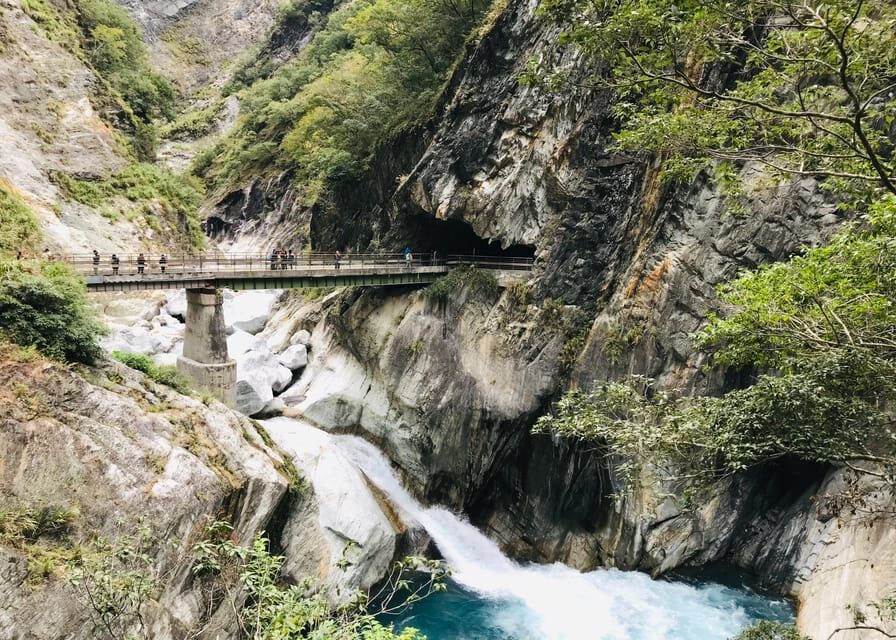 From Taipei: Taroko Gorge Private Tour - Xincheng break for Hualien-style bites, then Chi Hsing/Qixingtan Beach