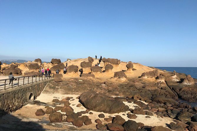 Full-Day Private Custom Keelung Shore Excursions - Chiang Kai-shek Memorial Hall: Big, Symbolic, and Easy to Orient Around