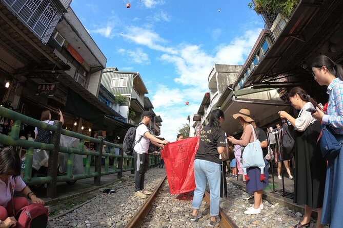 Full-Day Private Custom Keelung Shore Excursions - Yongkang Street: The Food-and-Texture Break You’ll Actually Remember