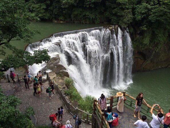 Half Day Private Tour to Jiufen, Shifen Waterfall & Pingxi Sky Lantern - Private transport from Taipei: the comfort factor you pay for