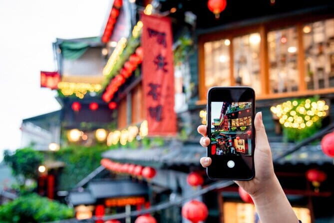 Jiufen, Shifen and Houtong Cat Village Private Tour - Houtong Cat Village: mining-town charm with cats as the main event