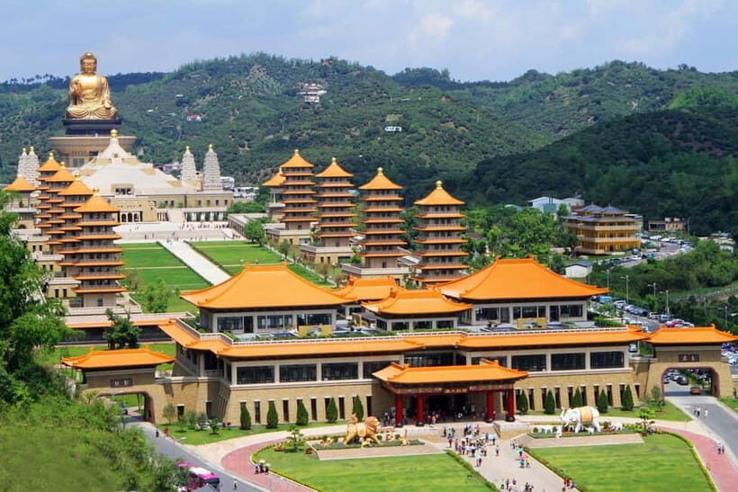 Kaohsiung: Private City Tour with Fo Guang Shan Museum - Lotus Pond Sights: Dragon & Tiger Pagodas and Photo-Friendly Pavilions