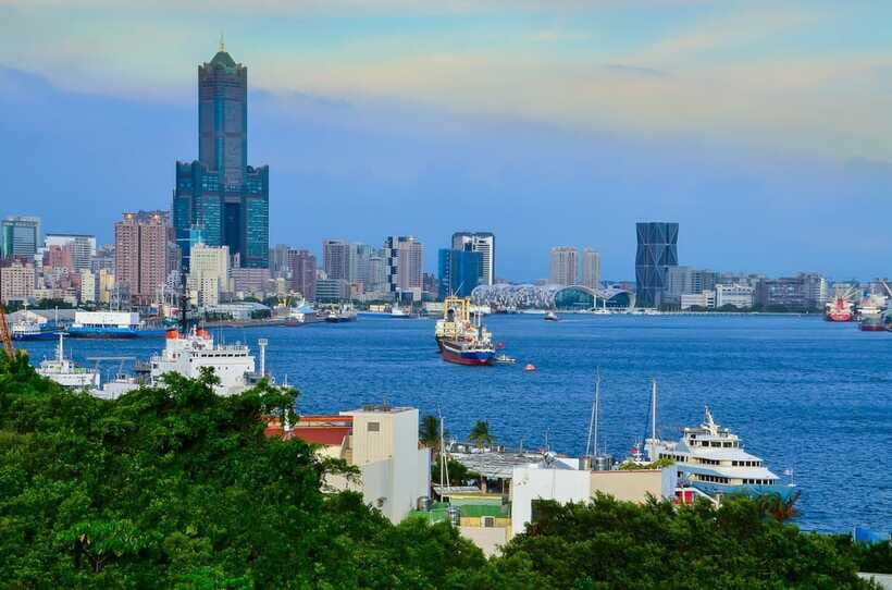 Kaohsiung: Private Walking Tour with a Local - Local skills you can use after the tour: subway and bike know-how
