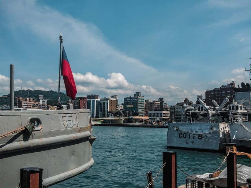 Keelung: Guided Walking Tour with Snacks and Drink - Key things that make this walk work