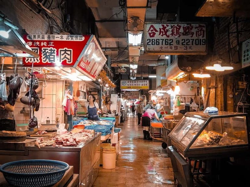 Keelung: Guided Walking Tour with Snacks and Drink - Keelung’s working waterfront: the fast way to get context