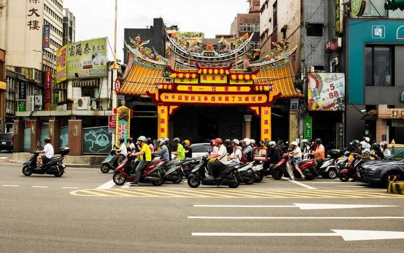 Keelung: Guided Walking Tour with Snacks and Drink - Fude Temple: another anchor for how the city works