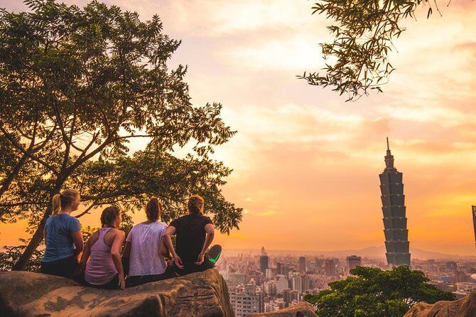 Keelung Shore Excursion: Xiangshan Hiking & Classic Taipei Culture Private Tour - Longshan Temple in Wanhua: Yue Lao and mixed faith traditions