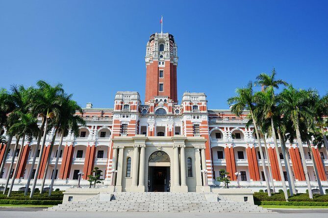Keelung Shore Excursion: Xiangshan Hiking & Classic Taipei Culture Private Tour - Passing the Presidential Office Building on the way back