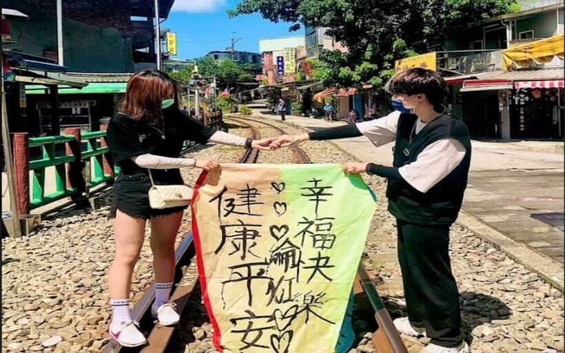 New Taipei: Pingxi Sky Lantern Festival Experience in Shifen - What to Wear: The Dress Code You Don’t Want to Ignore