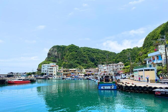 Northeast Coast Instagram Photo Tour in Keelung & New Taipei - Stop 2: Bitou Fish Harbor for the working-coast vibe