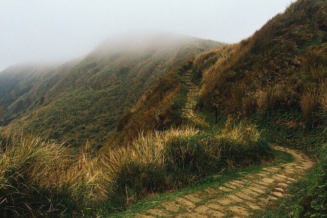 One Day Hike around Taipei's Yangmingshan National Park - Rain, Route Changes, and How the Day Stays Fun