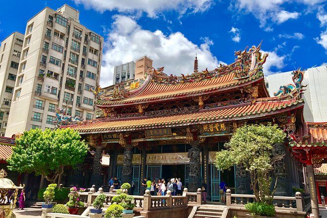 One-day private chartered car tour in Taipei: Yehliu, Jiufen, Pingxi, North Coast popular attractions with chartered car, professional Chinese/English driver - Jiufen Old Street: taro snacks, tea lanes, and mountain-town mood