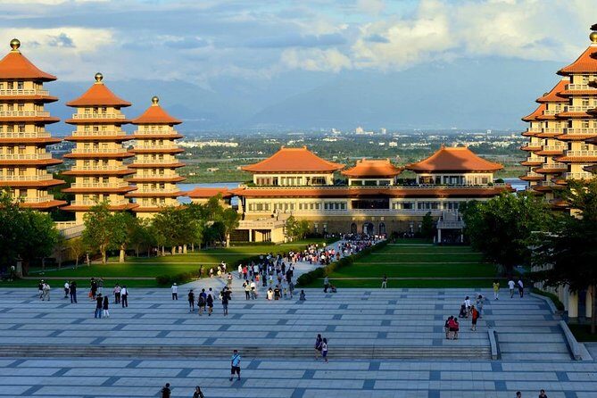 Private Classic Kaohsiung Day Tour - Stop 4: Xiziwan sunset and the ocean view finale