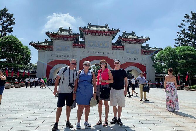 Private Custom Taipei Airport Layover Tour - The best part of the finale: Taipei 101 views vs Xiangshan walking