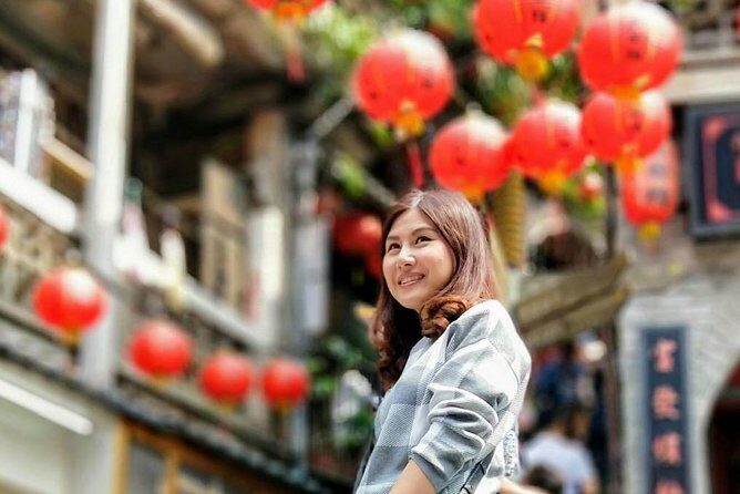 Private Jiufen & Pingxi Day Tour with English-Speaking Guide - Stop 2: Golden Waterfall for a mineral glow moment