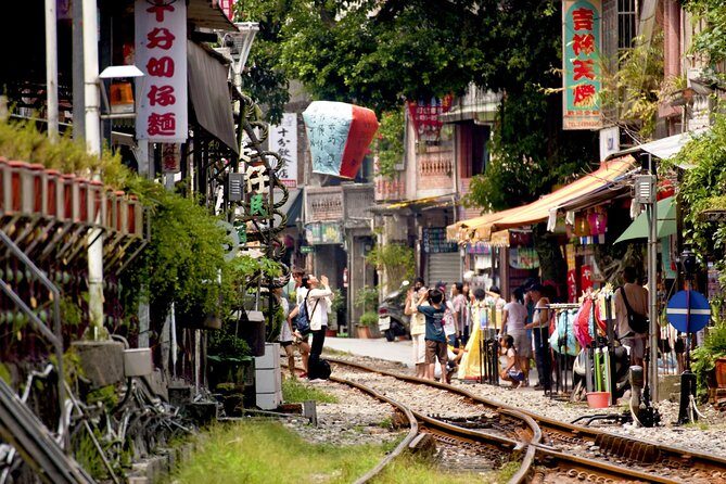 Private Jiufen & Pingxi Day Tour with English-Speaking Guide - What your English-speaking guide actually does (and why it matters)