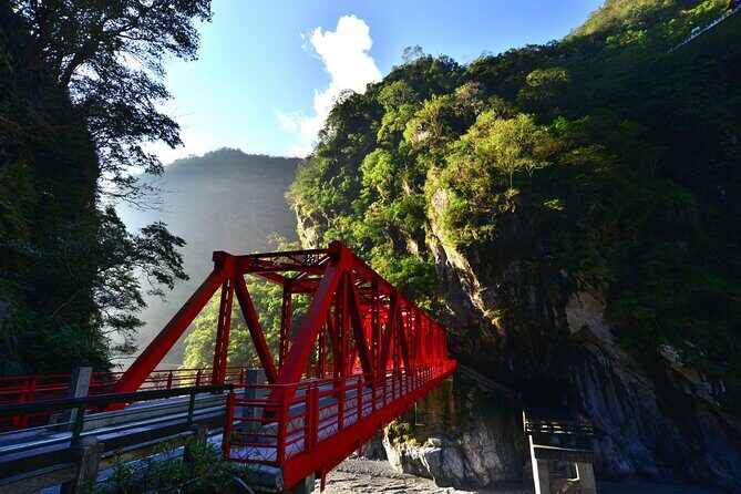 Private Taroko Gorge Day Tour from Hualien with Local Expert - Sakul Trail: A Gentle Walk That Breaks Up the Driving