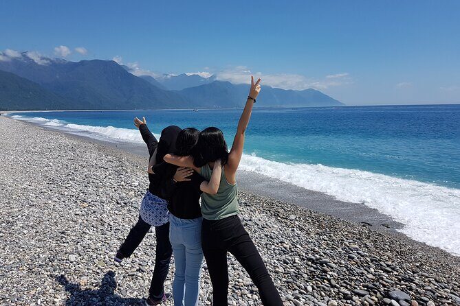Private Taroko Gorge Day Tour from Hualien with Local Expert - Chishingtan Scenic Area: The Pebble Beach Stop That’s Mostly About Views
