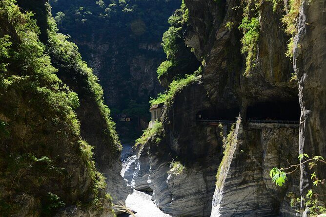 Private Taroko Gorge Day Tour from Hualien with Local Expert - Price and Logistics: What $75 Buys You (and Why It Can Be Worth It)