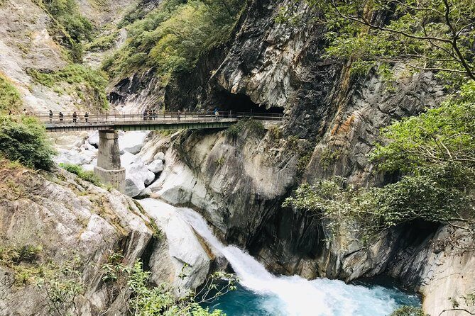 Private Taroko Gorge National Park Day Tour - Xincheng: Snacks, Local Flavor, and a Reset at the Base