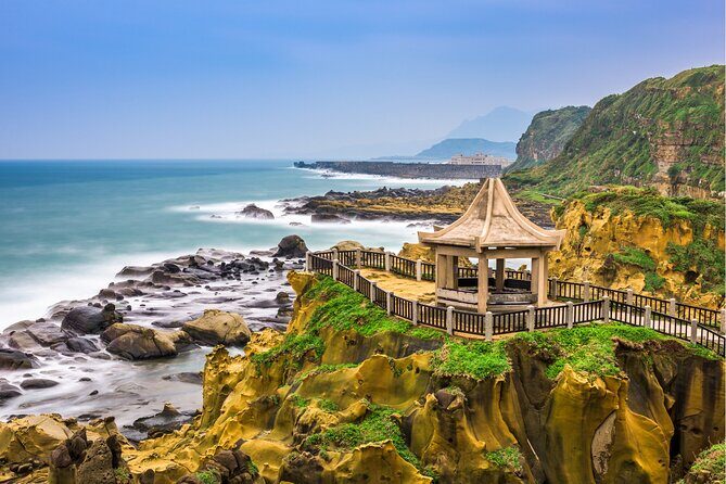 [Private] Yehliu, Jiufen & Shifen from Taipei with Pickup - Yehliu Geopark Coastal Walk: Rock Formations and Easy Time on Foot