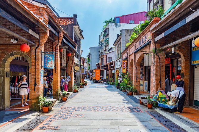 Sip & Savor: Maokong Tea & Shenkeng Stinky Tofu Private Day Tour - The value question: $184 for tea, gondola, and a private day