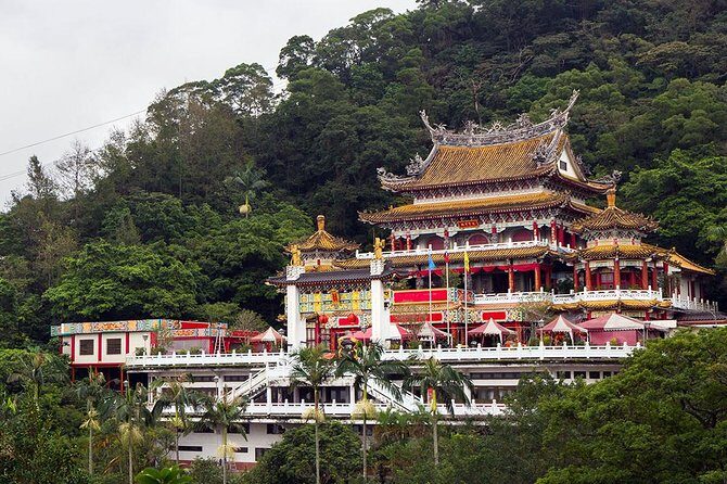 Sip & Savor: Maokong Tea & Shenkeng Stinky Tofu Private Day Tour - Chih Nan Temple (Zhinan Temple): meaning in a short stop