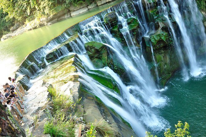 Small-Group Tour: Jiufen, Yehliu Geopark, and Shifen from Taipei - Golden Waterfall: the quick “pretty pause” near Jinguashi