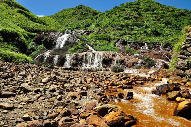 Small-Group Tour: Jiufen, Yehliu Geopark, and Shifen from Taipei - Yehliu Geopark: Queen’s Head and 1.7 km of coastline geology