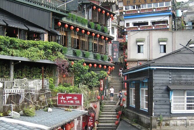 Small-Group: Yehliu, Jiufen & Pingxi Day Tour from Taipei - Shifen Waterfall: the quick stop that can be worth the hype