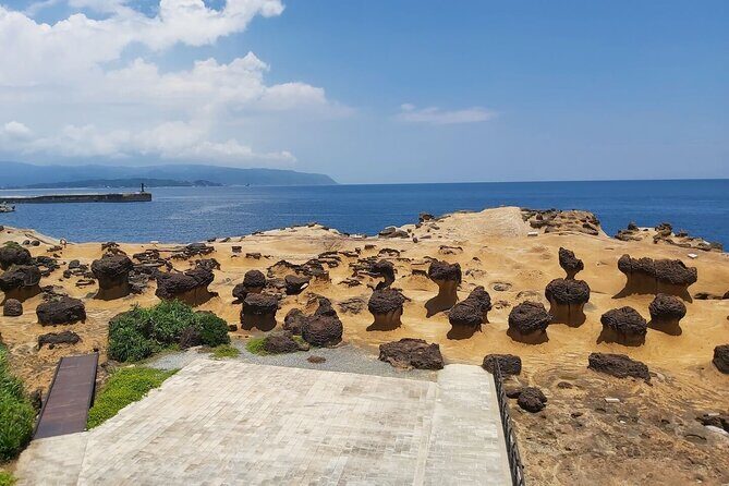 Small-Group: Yehliu, Jiufen & Pingxi Day Tour from Taipei - Yehliu Geopark: Queen’s Head and the coast-warped rocks