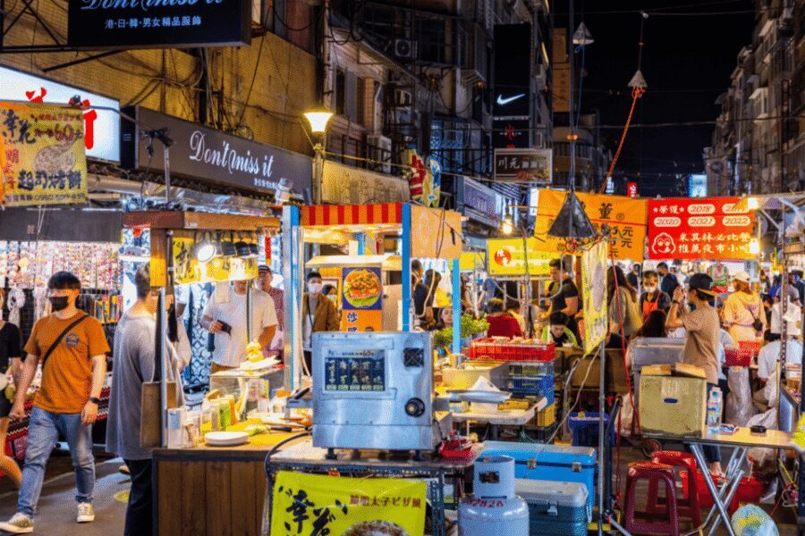 Taipei: 2-Hour Raohe Night Market Walking Tour - Weather, crowds, and the walking reality