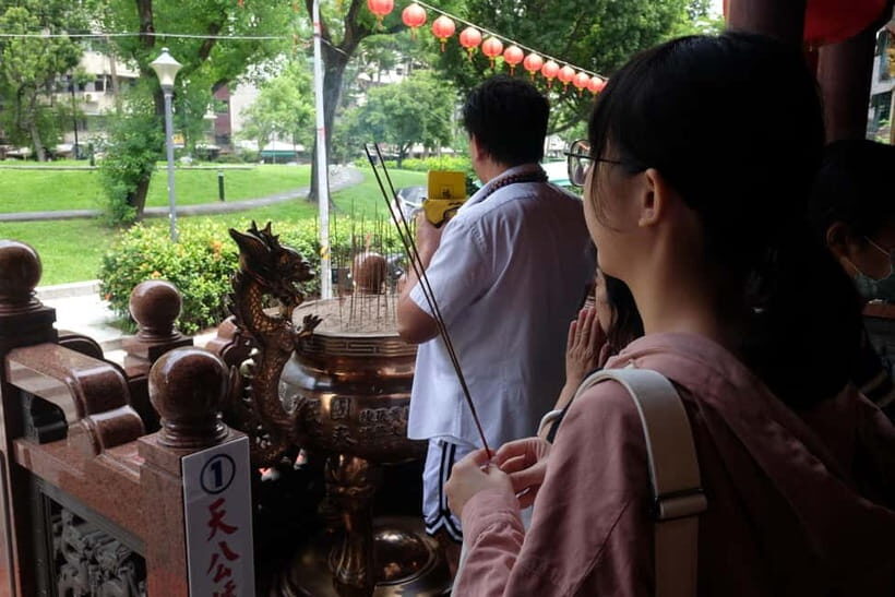 Taipei: 4-Hour Morning City Cycling Tour with Breakfast - CKS Memorial Hall and Taipei’s political memory