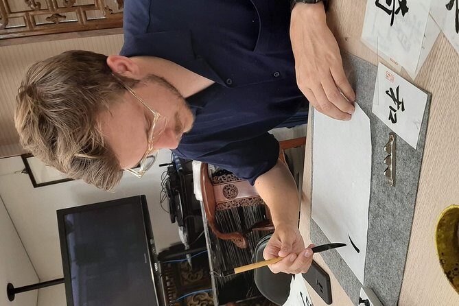 Taipei Calligraphy Workshop (DIY incl.) - Meet Your Instructor, Then Learn How to Hold the Brush