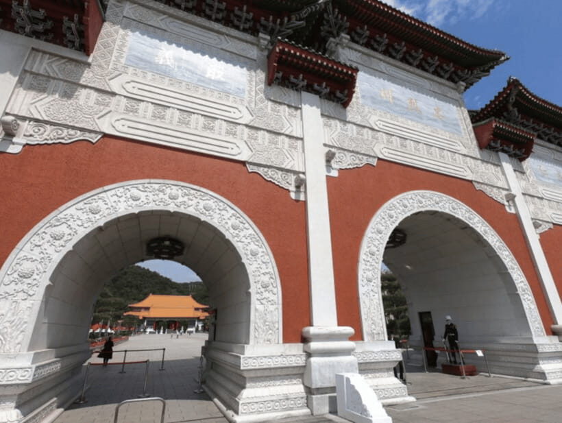 Taipei: City Highlights Private Sightseeing Tour with Guide - Dalongdong Baoan Temple: UNESCO Time in 30 Minutes