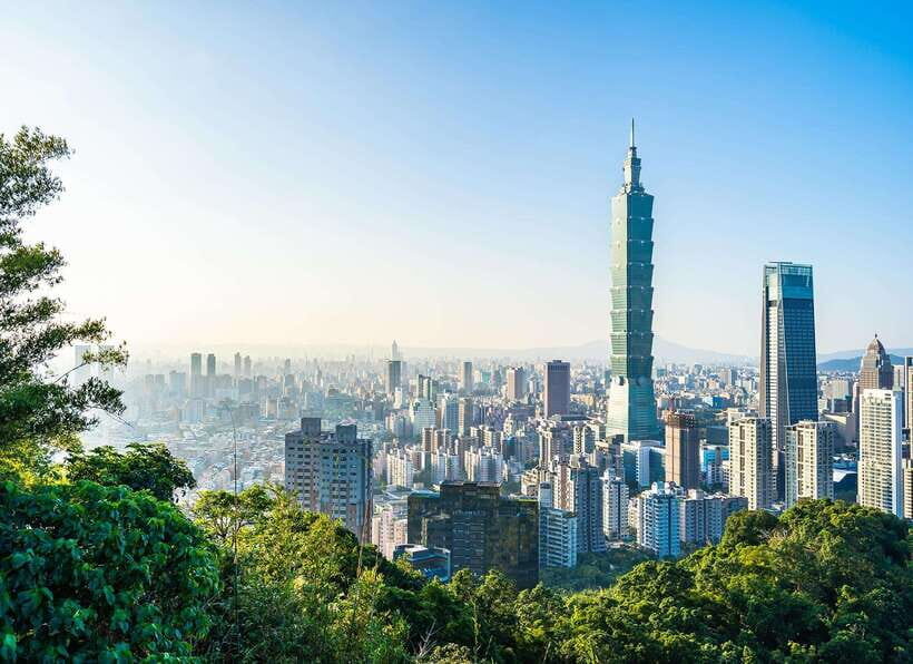 Taipei: Classic Landmarks Day Tour - National Palace Museum: 80 minutes of big artifacts without overload